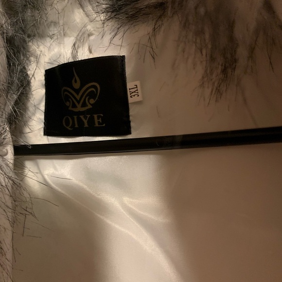 Black and white ire fur vest - Picture 3 of 3